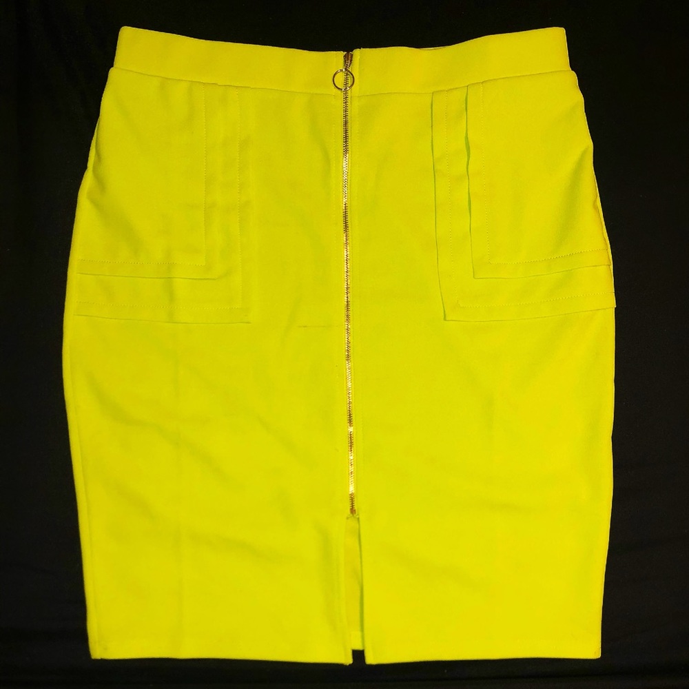 Skirt with zipper